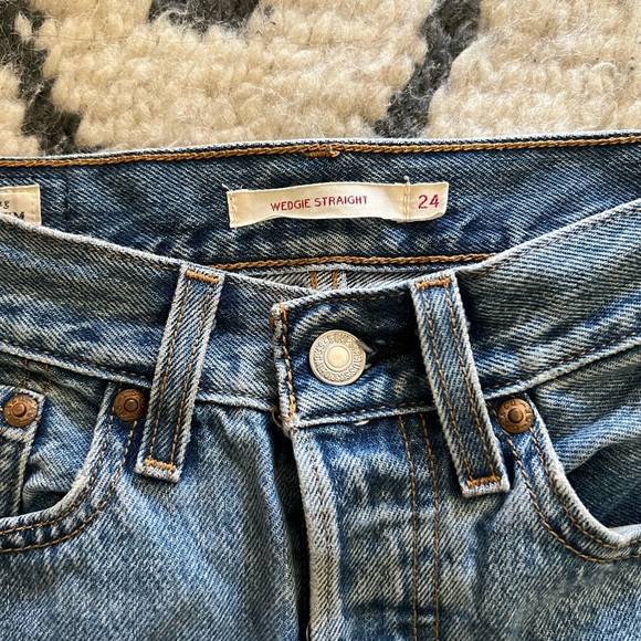 Wedgie Straight Levis - Picture 2 of 7